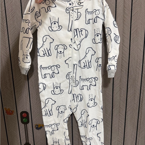 Onesies Other - ❤️ BUNDLE 4/$20 Onesies Footies